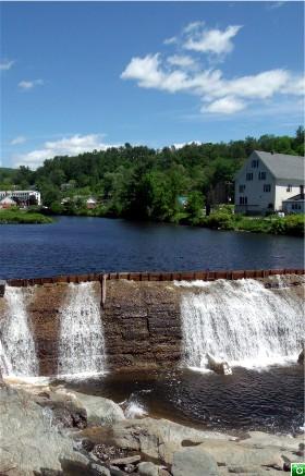 The Ammonoosic River seen from the Lisbon Veterans Memorial Bridge - Click for a larger image!